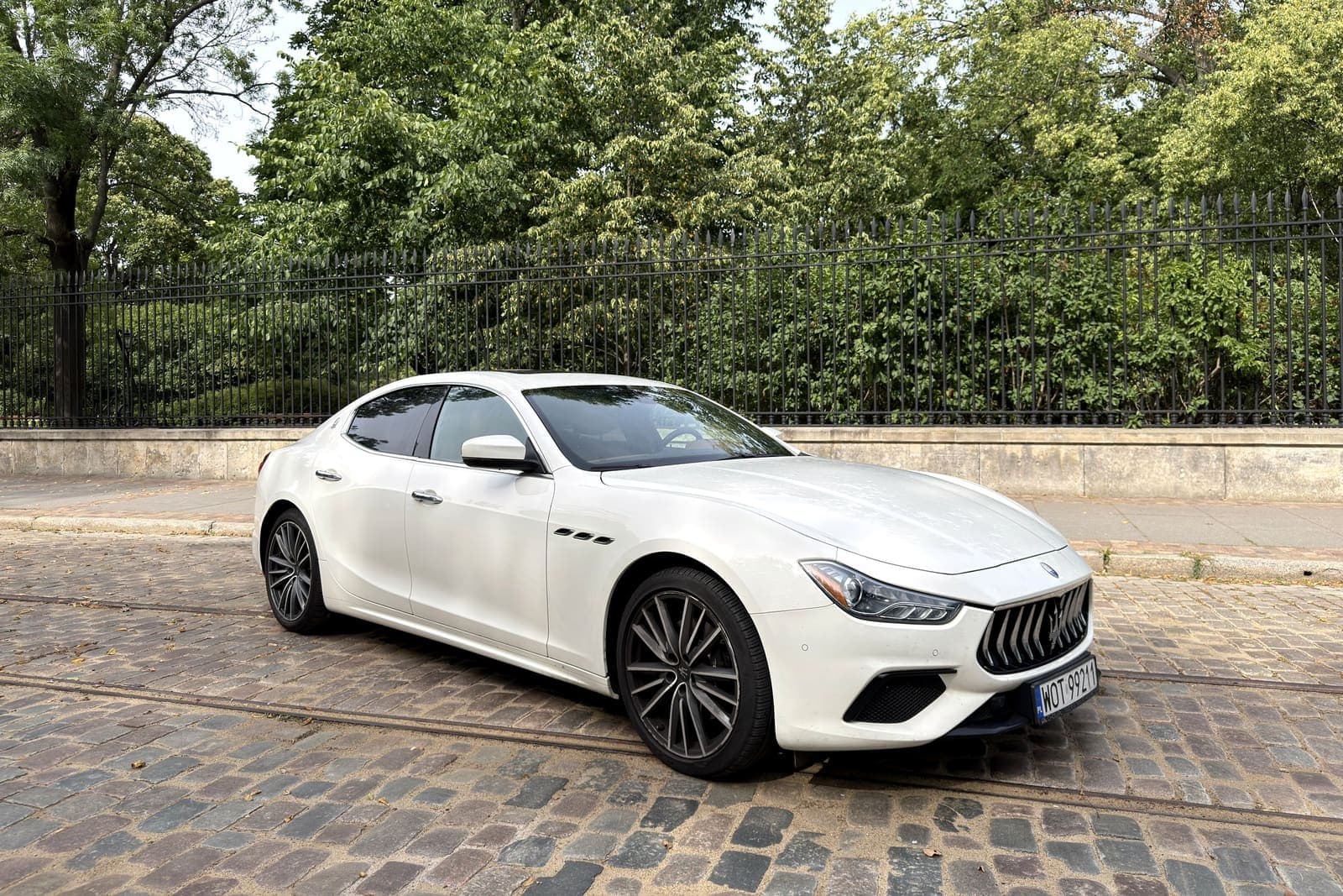 Maserati Ghibli do ślubu w Warszawie