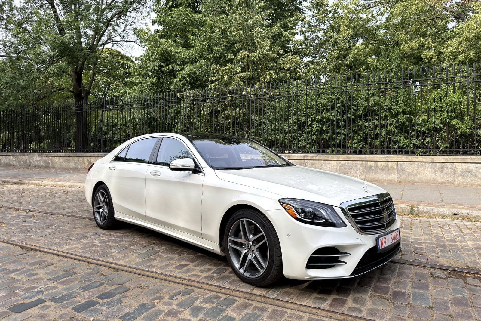 Biały Mercedes-Benz S-Klasa do ślubu w Warszawie